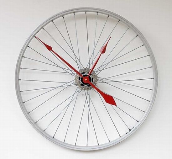 recycled bike wheel clock