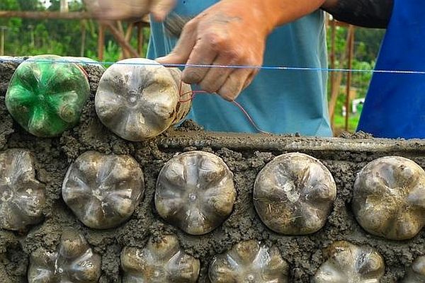 Plastic bottle school in Philippines