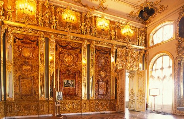 AAT7X1 Amber room in Catherine the Great's Palace Tsarskoye Selo St Petersburg